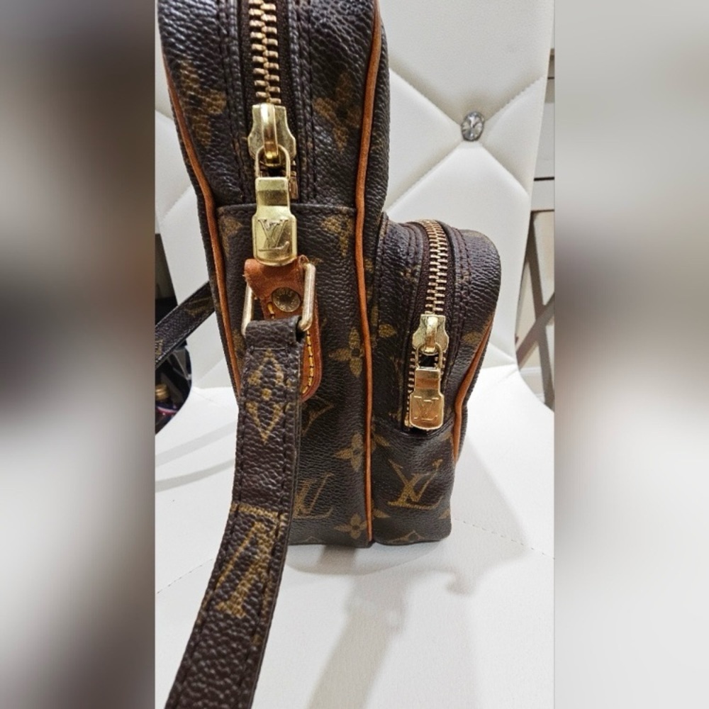 Louis Vuitton Amazon Monogram Unisex Bag - Picture 4 of 17